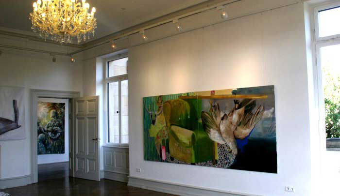 Esser, Elena, Zimmer . 2010 . Öl auf Nessel . 140 x 320 cm